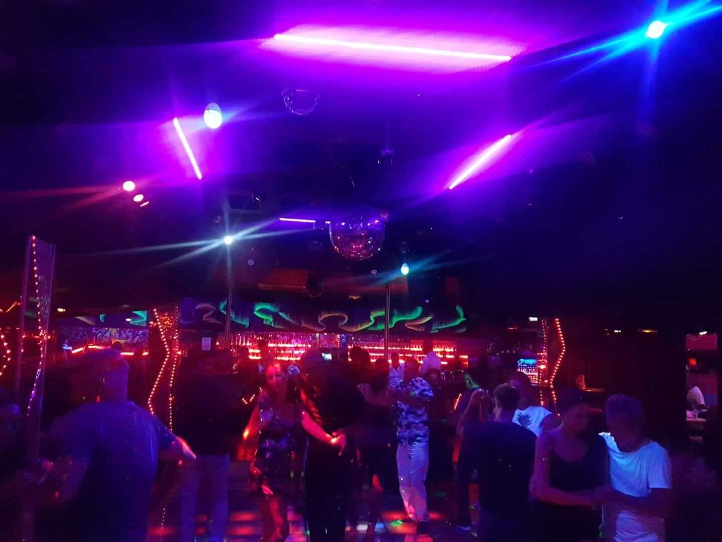 soiree-paradise-night-club-papeete.jpeg (60 KB)